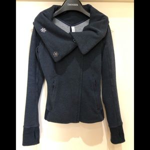 Lululemon navy jacket4